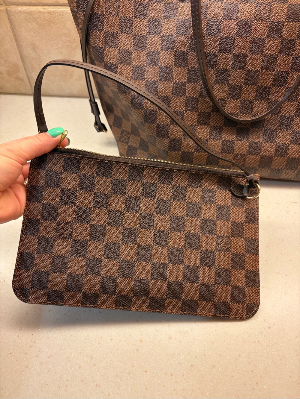 Louis Vuitton Neverfull MM WITH POUCH!! - Picture 5 of 17